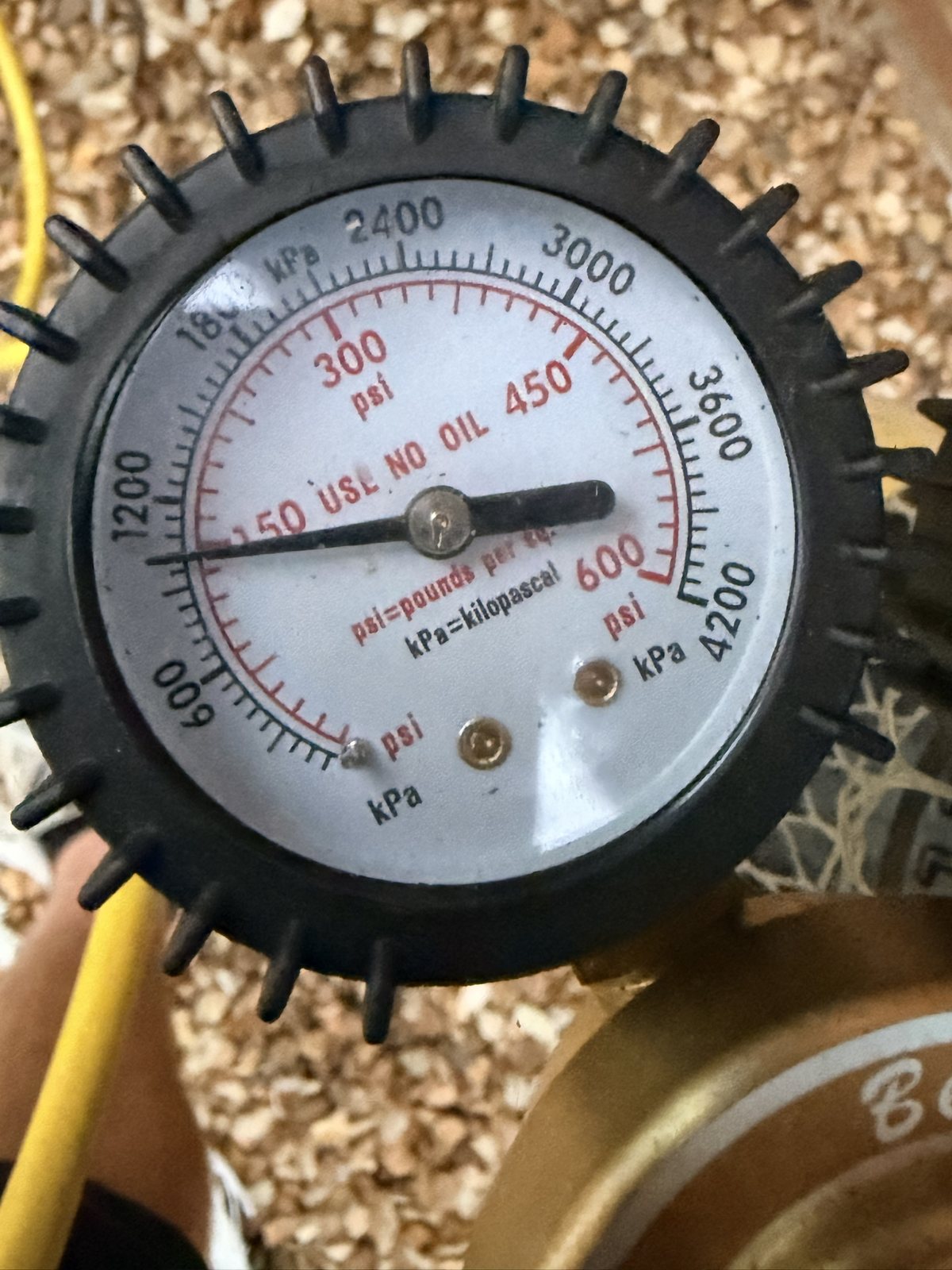 Nitrogen regulator gauge during the pressure test